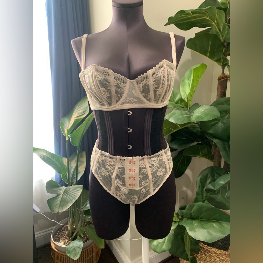 NWT Savage X February womens lingerie set